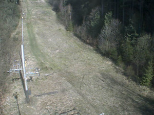 Skiareál Troják - Kamera na svahu B, nástup vleku - 21.4.2023 v 09:09
