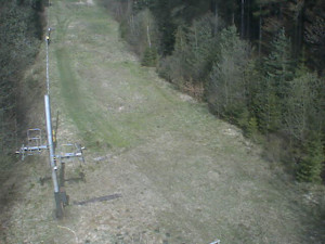 Skiareál Troják - Kamera na svahu B, nástup vleku - 28.4.2023 v 10:00