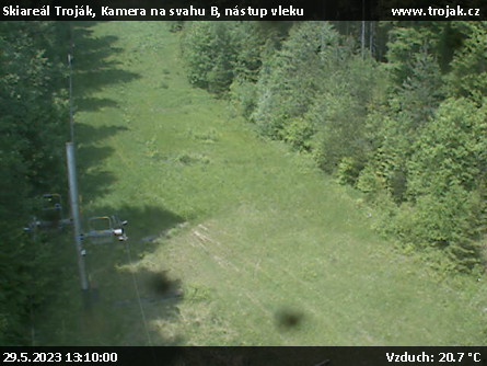 Skiareál Troják - Kamera na svahu B, nástup vleku - 29.5.2023 v 13:10