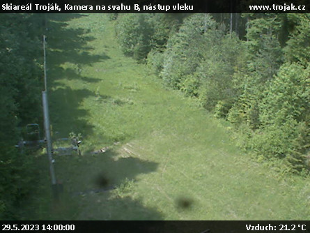 Skiareál Troják - Kamera na svahu B, nástup vleku - 29.5.2023 v 14:00