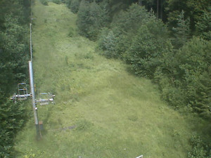 Skiareál Troják - Kamera na svahu B, nástup vleku - 15.7.2024 v 11:09 Skiareál Troják - Kamera na svahu B, nástup vleku - 15.7.2024 v 11:09