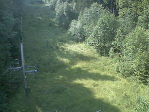 Skiareál Troják - Kamera na svahu B, nástup vleku - 15.7.2024 v 16:09 Skiareál Troják - Kamera na svahu B, nástup vleku - 15.7.2024 v 16:09