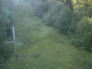 Skiareál Troják - Kamera na svahu B, nástup vleku - 15.7.2024 v 18:09 Skiareál Troják - Kamera na svahu B, nástup vleku - 15.7.2024 v 18:09