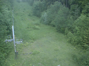 Skiareál Troják - Kamera na svahu B, nástup vleku - 1.6.2025 v 14:09 Skiareál Troják - Kamera na svahu B, nástup vleku - 1.6.2025 v 14:09