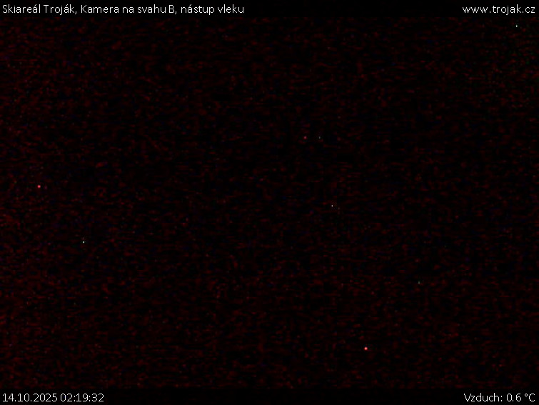 Skiareál Troják - Kamera na svahu B, nástup vleku - 14.10.2025 v 02:19 Skiareál Troják - Kamera na svahu B, nástup vleku - 14.10.2025 v 02:19