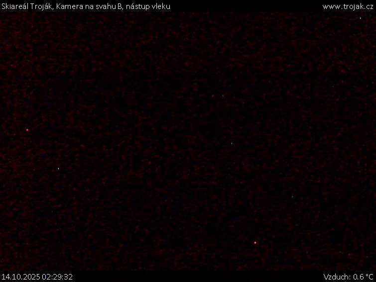 Skiareál Troják - Kamera na svahu B, nástup vleku - 14.10.2025 v 02:29 Skiareál Troják - Kamera na svahu B, nástup vleku - 14.10.2025 v 02:29