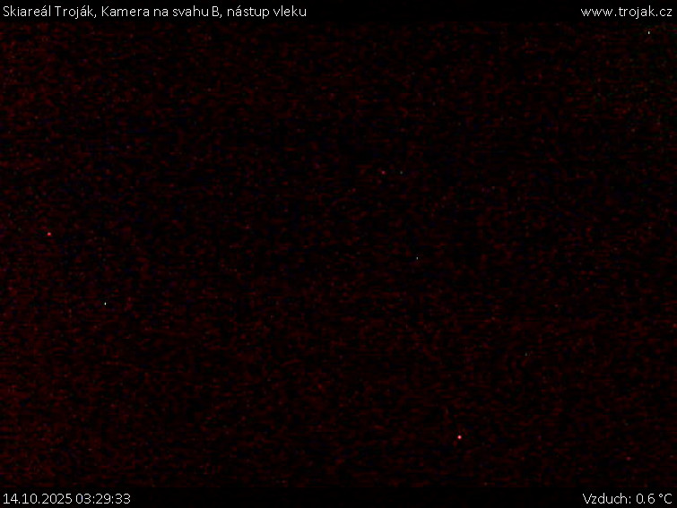Skiareál Troják - Kamera na svahu B, nástup vleku - 14.10.2025 v 03:29 Skiareál Troják - Kamera na svahu B, nástup vleku - 14.10.2025 v 03:29