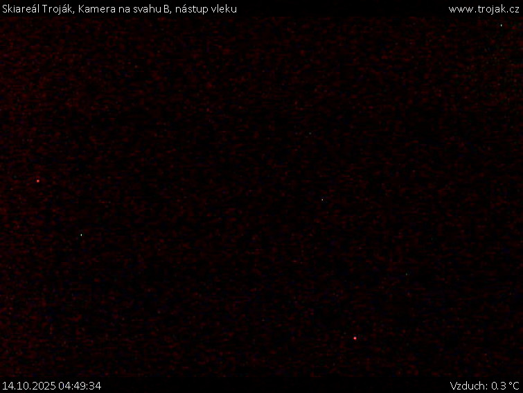 Skiareál Troják - Kamera na svahu B, nástup vleku - 14.10.2025 v 04:49 Skiareál Troják - Kamera na svahu B, nástup vleku - 14.10.2025 v 04:49