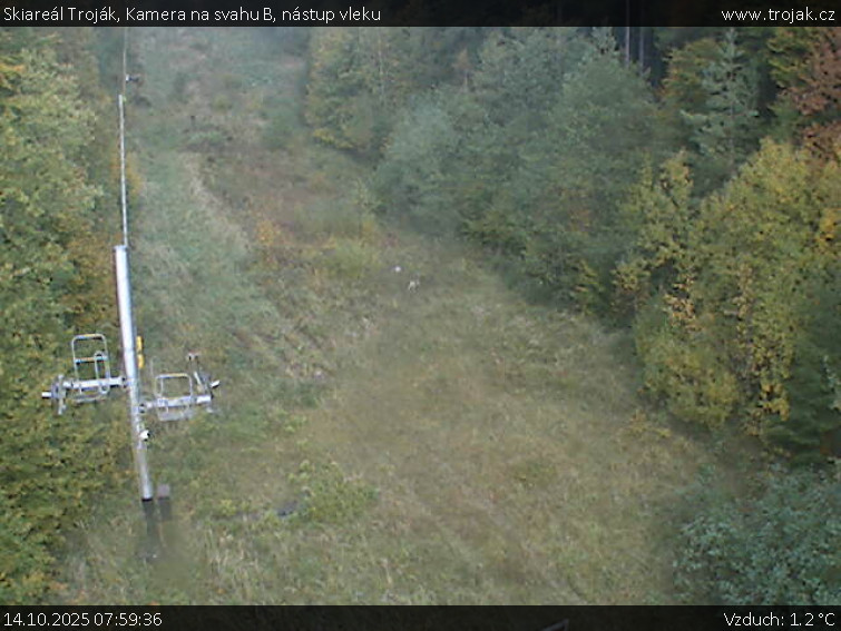 Skiareál Troják - Kamera na svahu B, nástup vleku - 14.10.2025 v 07:59 Skiareál Troják - Kamera na svahu B, nástup vleku - 14.10.2025 v 07:59