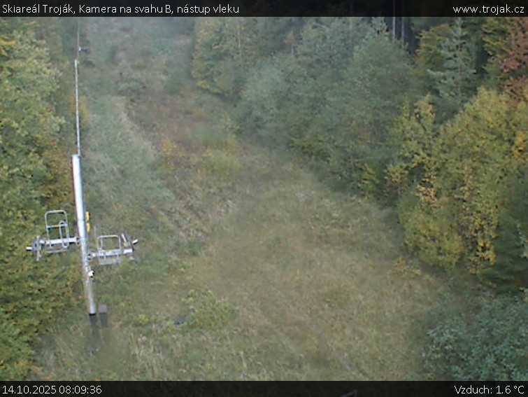 Skiareál Troják - Kamera na svahu B, nástup vleku - 14.10.2025 v 08:09 Skiareál Troják - Kamera na svahu B, nástup vleku - 14.10.2025 v 08:09