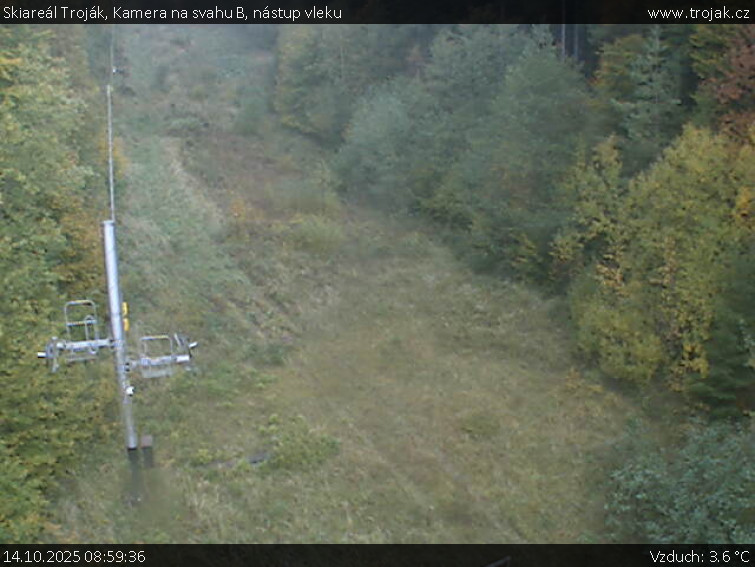 Skiareál Troják - Kamera na svahu B, nástup vleku - 14.10.2025 v 08:59 Skiareál Troják - Kamera na svahu B, nástup vleku - 14.10.2025 v 08:59