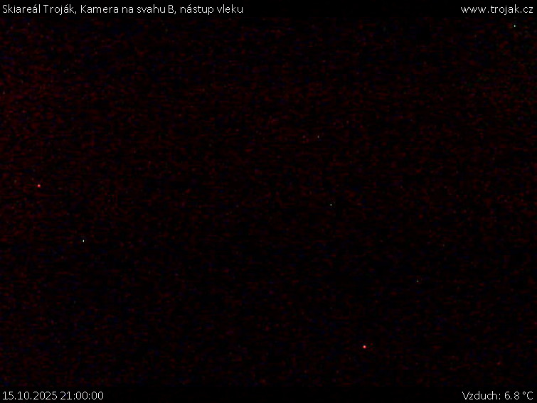Skiareál Troják - Kamera na svahu B, nástup vleku - 15.10.2025 v 21:00 Skiareál Troják - Kamera na svahu B, nástup vleku - 15.10.2025 v 21:00
