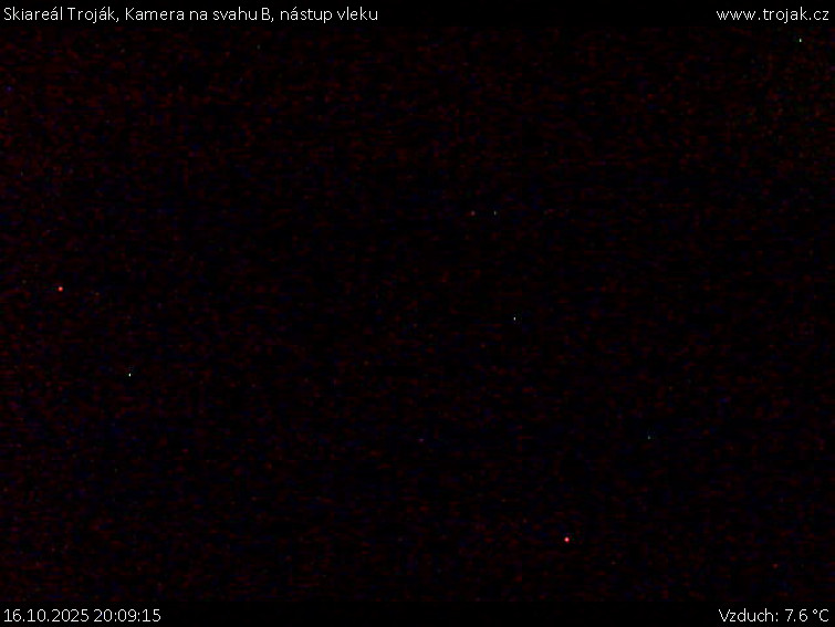 Skiareál Troják - Kamera na svahu B, nástup vleku - 16.10.2025 v 20:09 Skiareál Troják - Kamera na svahu B, nástup vleku - 16.10.2025 v 20:09