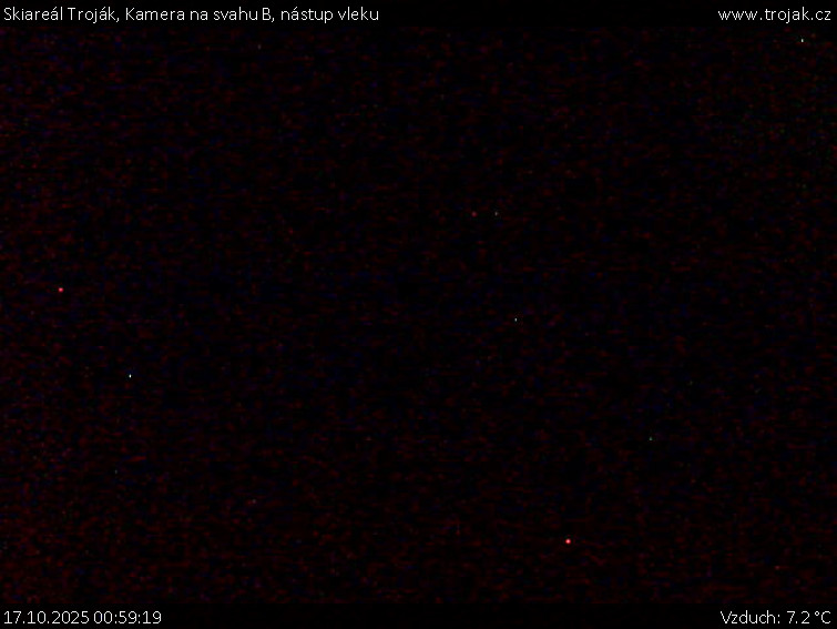 Skiareál Troják - Kamera na svahu B, nástup vleku - 17.10.2025 v 00:59 Skiareál Troják - Kamera na svahu B, nástup vleku - 17.10.2025 v 00:59