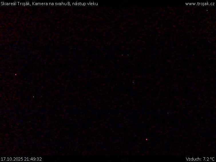 Skiareál Troják - Kamera na svahu B, nástup vleku - 17.10.2025 v 21:49 Skiareál Troják - Kamera na svahu B, nástup vleku - 17.10.2025 v 21:49