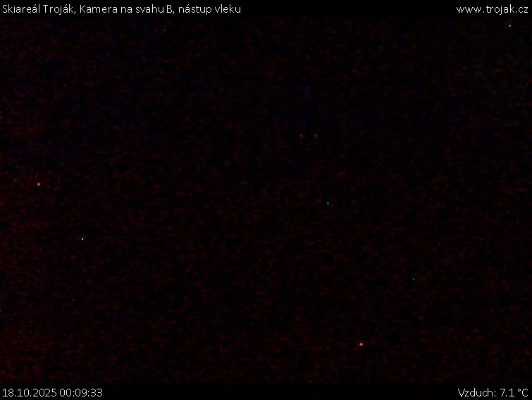 Skiareál Troják - Kamera na svahu B, nástup vleku - 18.10.2025 v 00:09 Skiareál Troják - Kamera na svahu B, nástup vleku - 18.10.2025 v 00:09
