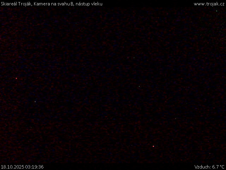 Skiareál Troják - Kamera na svahu B, nástup vleku - 18.10.2025 v 03:19 Skiareál Troják - Kamera na svahu B, nástup vleku - 18.10.2025 v 03:19