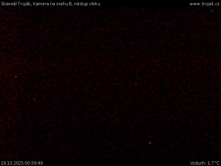 Skiareál Troják - Kamera na svahu B, nástup vleku - 19.10.2025 v 00:39 Skiareál Troják - Kamera na svahu B, nástup vleku - 19.10.2025 v 00:39