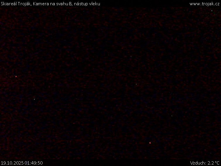 Skiareál Troják - Kamera na svahu B, nástup vleku - 19.10.2025 v 01:49 Skiareál Troják - Kamera na svahu B, nástup vleku - 19.10.2025 v 01:49