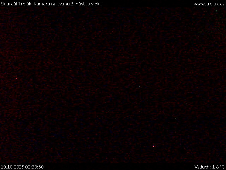 Skiareál Troják - Kamera na svahu B, nástup vleku - 19.10.2025 v 02:39 Skiareál Troják - Kamera na svahu B, nástup vleku - 19.10.2025 v 02:39