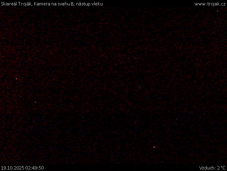 Skiareál Troják - Kamera na svahu B, nástup vleku - 19.10.2025 v 02:49 Skiareál Troják - Kamera na svahu B, nástup vleku - 19.10.2025 v 02:49