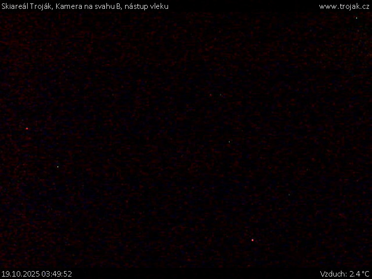 Skiareál Troják - Kamera na svahu B, nástup vleku - 19.10.2025 v 03:49 Skiareál Troják - Kamera na svahu B, nástup vleku - 19.10.2025 v 03:49