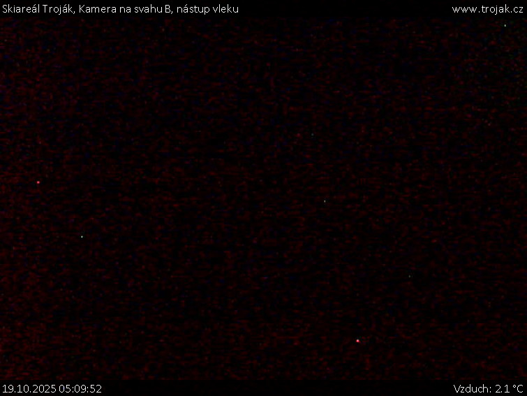 Skiareál Troják - Kamera na svahu B, nástup vleku - 19.10.2025 v 05:09 Skiareál Troják - Kamera na svahu B, nástup vleku - 19.10.2025 v 05:09