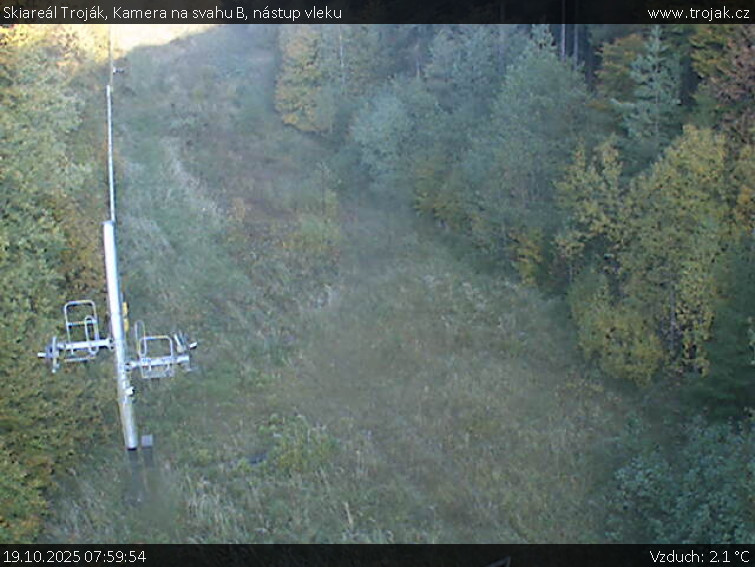 Skiareál Troják - Kamera na svahu B, nástup vleku - 19.10.2025 v 07:59 Skiareál Troják - Kamera na svahu B, nástup vleku - 19.10.2025 v 07:59