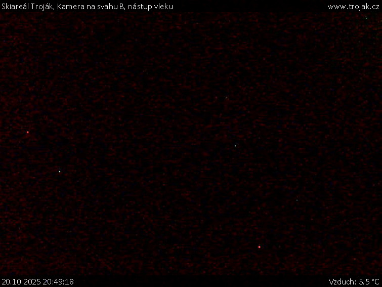 Skiareál Troják - Kamera na svahu B, nástup vleku - 20.10.2025 v 20:49 Skiareál Troják - Kamera na svahu B, nástup vleku - 20.10.2025 v 20:49