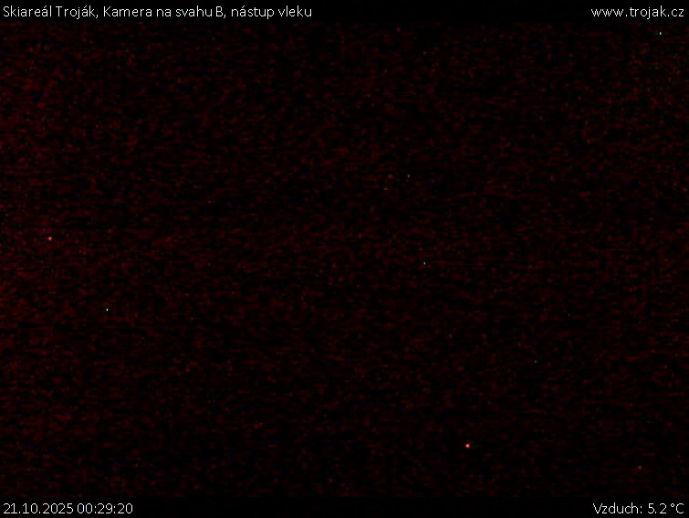 Skiareál Troják - Kamera na svahu B, nástup vleku - 21.10.2025 v 00:29 Skiareál Troják - Kamera na svahu B, nástup vleku - 21.10.2025 v 00:29