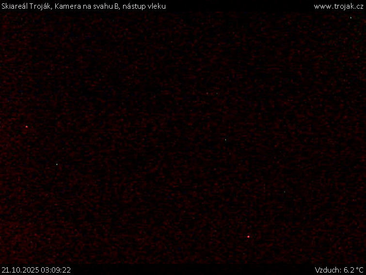 Skiareál Troják - Kamera na svahu B, nástup vleku - 21.10.2025 v 03:09 Skiareál Troják - Kamera na svahu B, nástup vleku - 21.10.2025 v 03:09