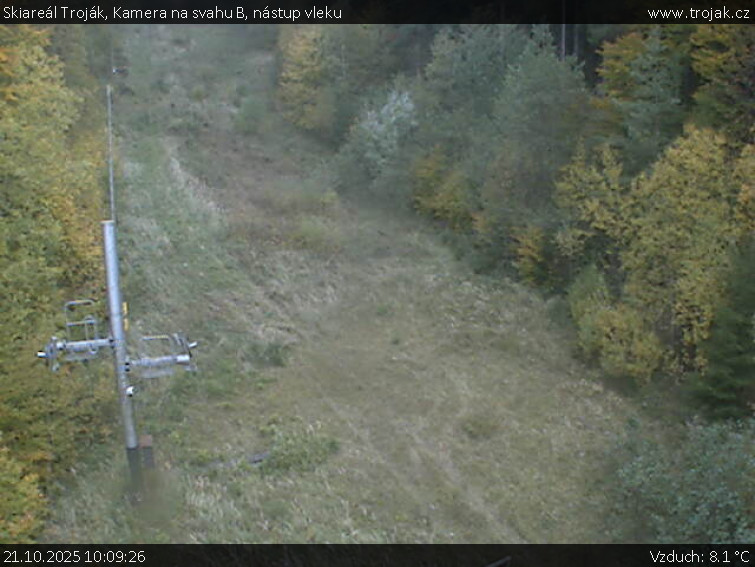 Skiareál Troják - Kamera na svahu B, nástup vleku - 21.10.2025 v 10:09 Skiareál Troják - Kamera na svahu B, nástup vleku - 21.10.2025 v 10:09