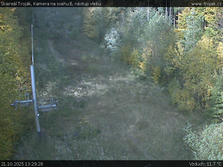 Skiareál Troják - Kamera na svahu B, nástup vleku - 21.10.2025 v 13:29 Skiareál Troják - Kamera na svahu B, nástup vleku - 21.10.2025 v 13:29