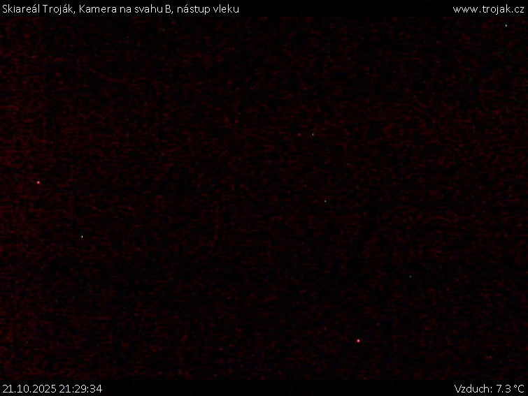 Skiareál Troják - Kamera na svahu B, nástup vleku - 21.10.2025 v 21:29 Skiareál Troják - Kamera na svahu B, nástup vleku - 21.10.2025 v 21:29
