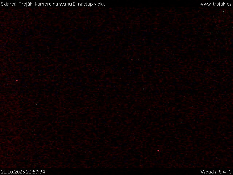 Skiareál Troják - Kamera na svahu B, nástup vleku - 21.10.2025 v 22:59 Skiareál Troják - Kamera na svahu B, nástup vleku - 21.10.2025 v 22:59