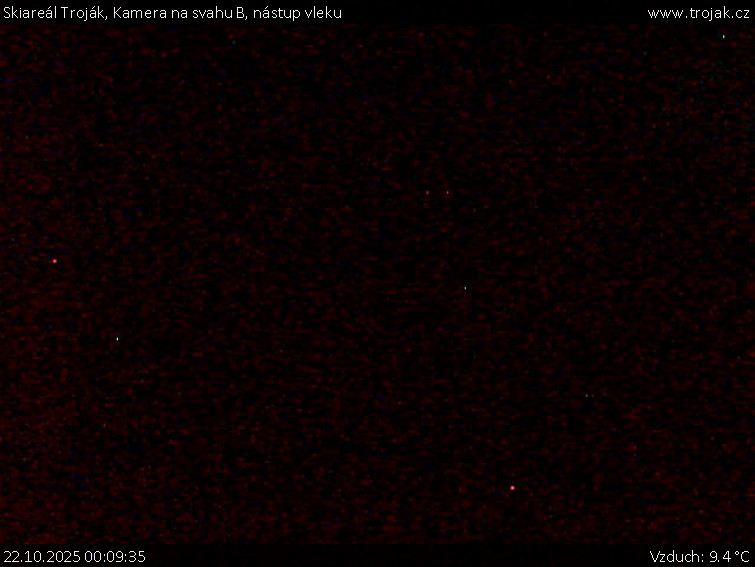 Skiareál Troják - Kamera na svahu B, nástup vleku - 22.10.2025 v 00:09 Skiareál Troják - Kamera na svahu B, nástup vleku - 22.10.2025 v 00:09