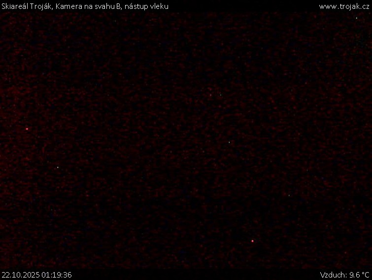 Skiareál Troják - Kamera na svahu B, nástup vleku - 22.10.2025 v 01:19 Skiareál Troják - Kamera na svahu B, nástup vleku - 22.10.2025 v 01:19