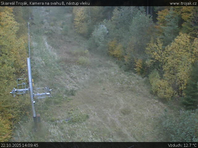 Skiareál Troják - Kamera na svahu B, nástup vleku - 22.10.2025 v 14:09 Skiareál Troják - Kamera na svahu B, nástup vleku - 22.10.2025 v 14:09
