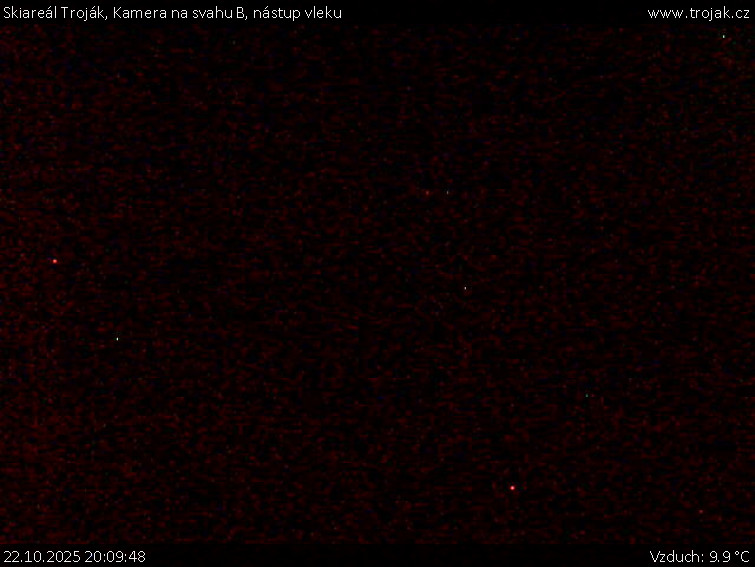 Skiareál Troják - Kamera na svahu B, nástup vleku - 22.10.2025 v 20:09 Skiareál Troják - Kamera na svahu B, nástup vleku - 22.10.2025 v 20:09