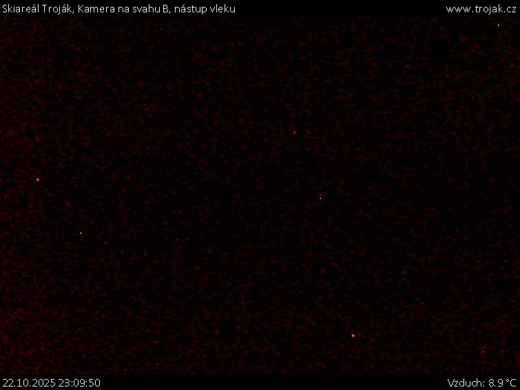 Skiareál Troják - Kamera na svahu B, nástup vleku - 22.10.2025 v 23:09 Skiareál Troják - Kamera na svahu B, nástup vleku - 22.10.2025 v 23:09