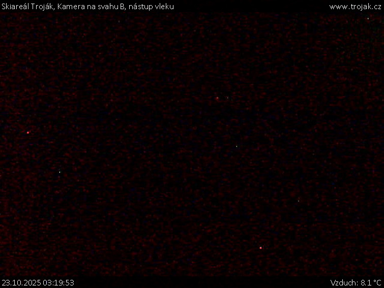 Skiareál Troják - Kamera na svahu B, nástup vleku - 23.10.2025 v 03:19 Skiareál Troják - Kamera na svahu B, nástup vleku - 23.10.2025 v 03:19
