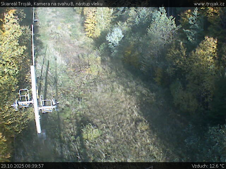 Skiareál Troják - Kamera na svahu B, nástup vleku - 23.10.2025 v 08:39 Skiareál Troják - Kamera na svahu B, nástup vleku - 23.10.2025 v 08:39