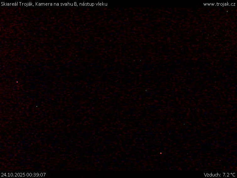 Skiareál Troják - Kamera na svahu B, nástup vleku - 24.10.2025 v 00:39 Skiareál Troják - Kamera na svahu B, nástup vleku - 24.10.2025 v 00:39
