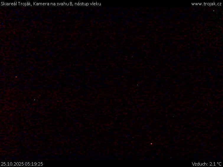 Skiareál Troják - Kamera na svahu B, nástup vleku - 25.10.2025 v 05:19 Skiareál Troják - Kamera na svahu B, nástup vleku - 25.10.2025 v 05:19