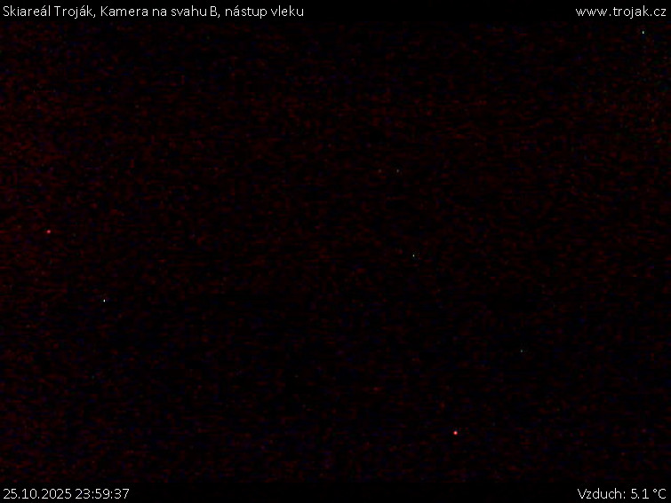 Skiareál Troják - Kamera na svahu B, nástup vleku - 25.10.2025 v 23:59 Skiareál Troják - Kamera na svahu B, nástup vleku - 25.10.2025 v 23:59