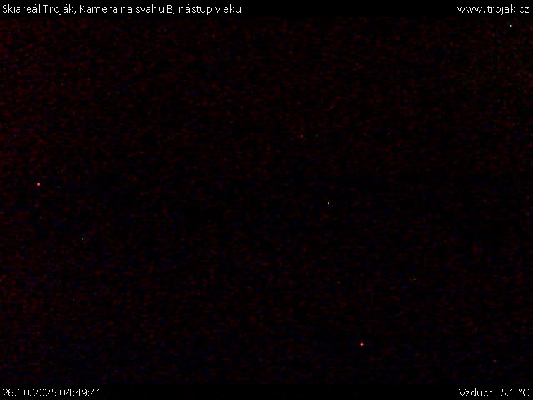 Skiareál Troják - Kamera na svahu B, nástup vleku - 26.10.2025 v 04:49 Skiareál Troják - Kamera na svahu B, nástup vleku - 26.10.2025 v 04:49