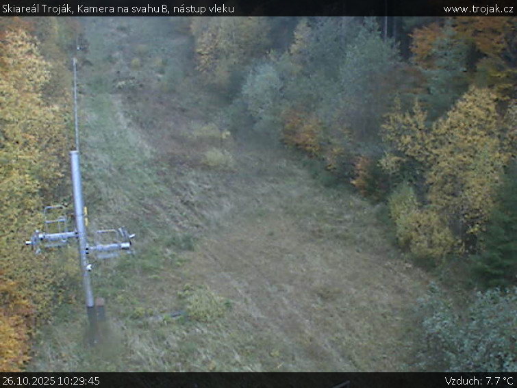 Skiareál Troják - Kamera na svahu B, nástup vleku - 26.10.2025 v 10:29 Skiareál Troják - Kamera na svahu B, nástup vleku - 26.10.2025 v 10:29