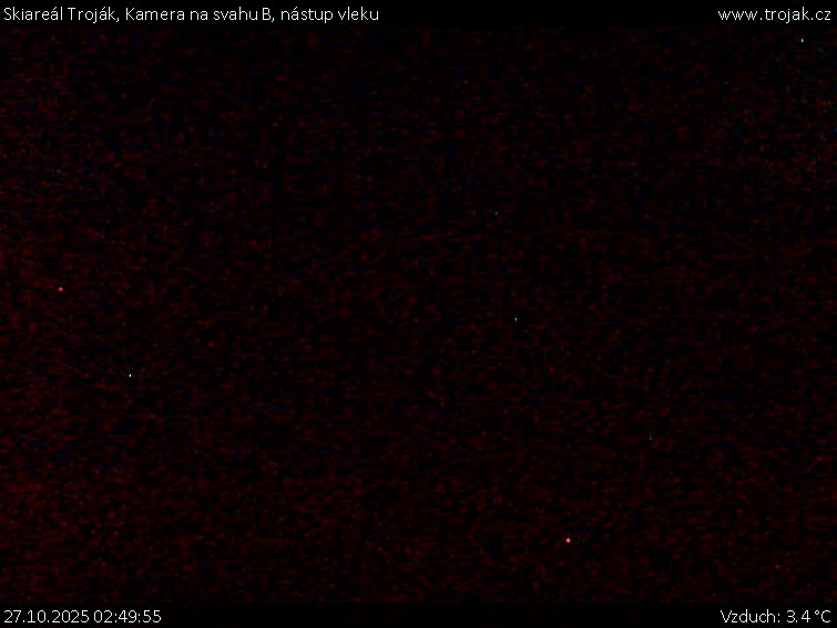Skiareál Troják - Kamera na svahu B, nástup vleku - 27.10.2025 v 02:49 Skiareál Troják - Kamera na svahu B, nástup vleku - 27.10.2025 v 02:49