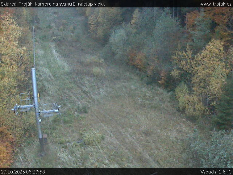 Skiareál Troják - Kamera na svahu B, nástup vleku - 27.10.2025 v 06:29 Skiareál Troják - Kamera na svahu B, nástup vleku - 27.10.2025 v 06:29