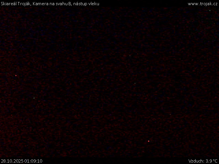 Skiareál Troják - Kamera na svahu B, nástup vleku - 28.10.2025 v 01:09 Skiareál Troják - Kamera na svahu B, nástup vleku - 28.10.2025 v 01:09